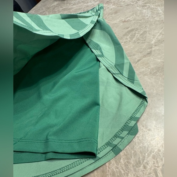 Vitality X Cosmopolitan Vista Short Green Botanical Athletic High Rise - Picture 3 of 6